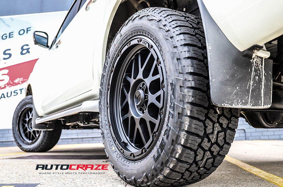 NISSAN NAVARA GRENADE OR MATTE BLACK